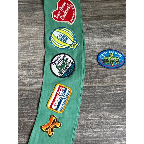 Vintage early 1970s Girl Scouts Sash with Merit badges and pins, patches - Picture 5 of 5
